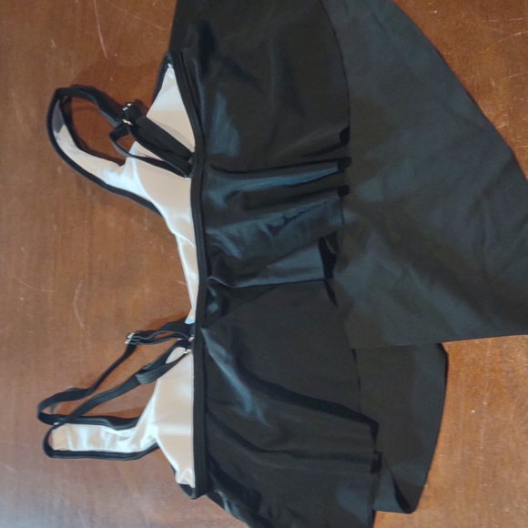 Gorgeous Black Swimming Top Size L - Picture 4 of 5